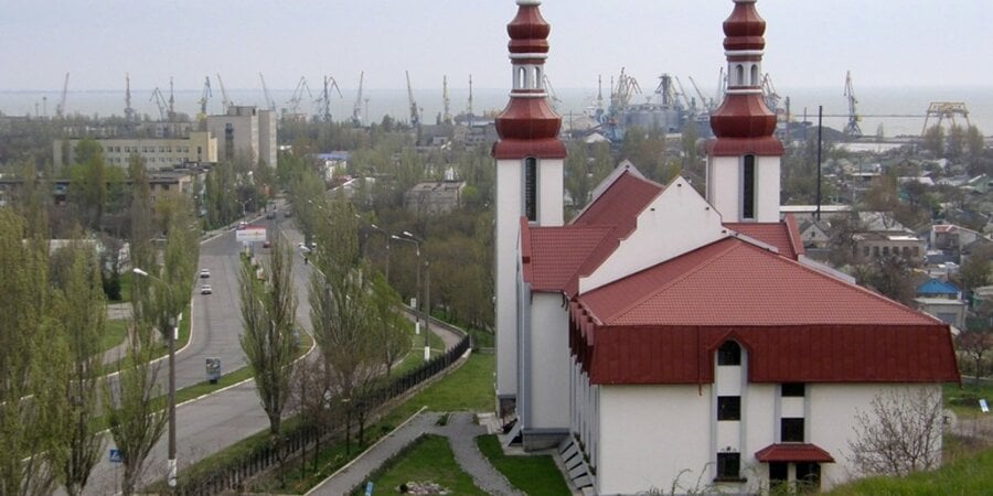 Окупанти захопили будівлю католицького костелу у Бердянську