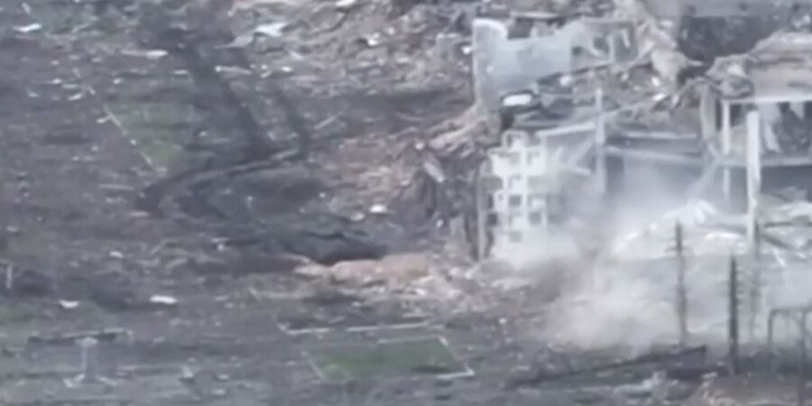 Українські морпіхи показали, як знищили російський танк Т-80, який намагався від них сховатися