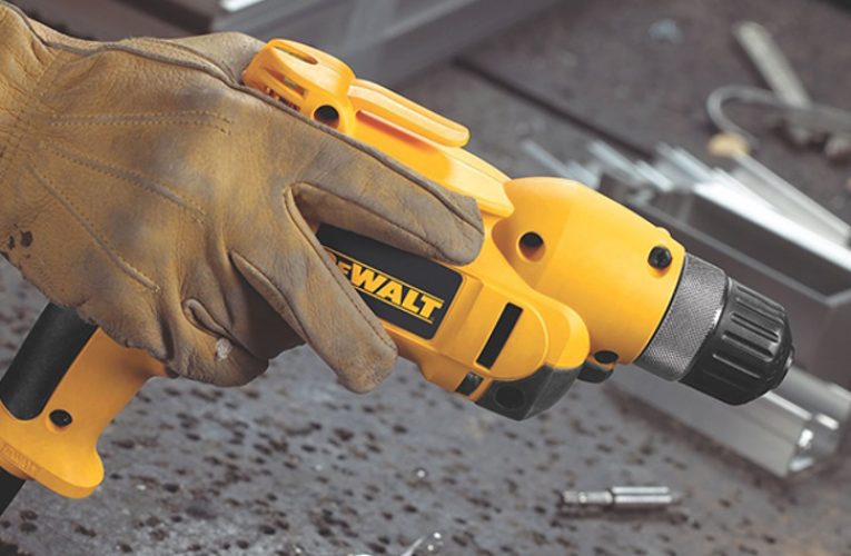 дрилі Dewalt